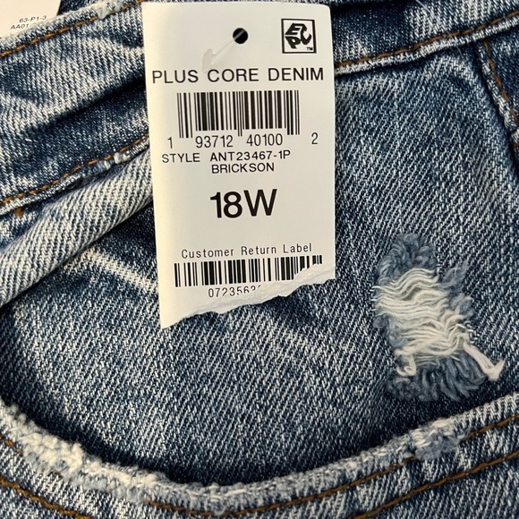 Distressed Jeans - Picture 6 of 7